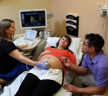 women getting an ultrasound