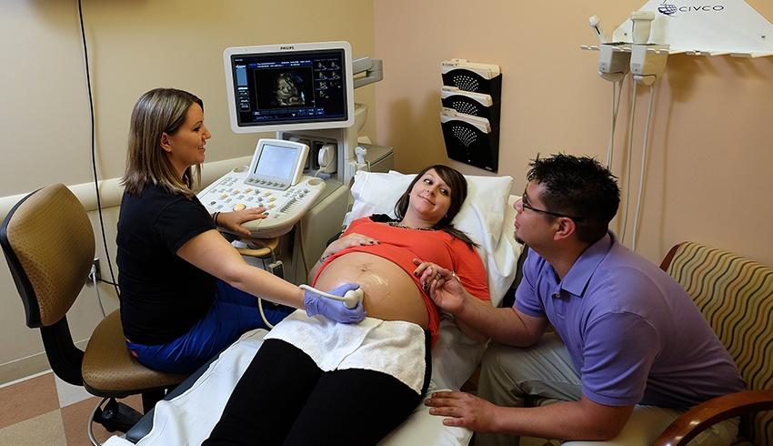 women getting an ultrasound